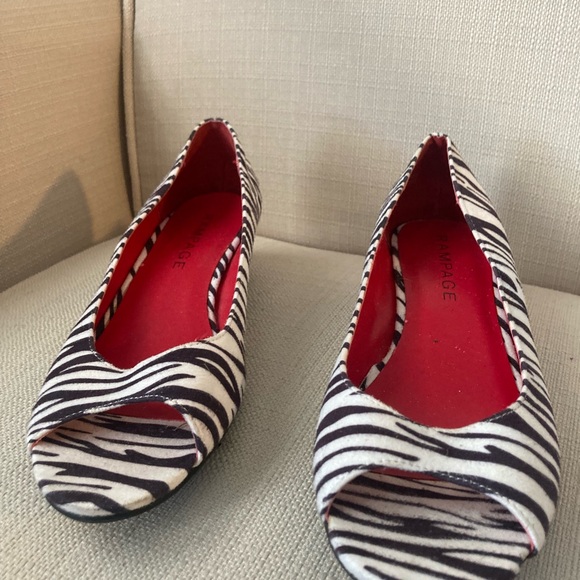 Ladies Size 7 1/2 Rampage open toe  small heel or wedge like - Picture 3 of 9